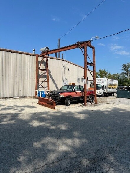 More Photos Of 16725 Van Dam Rd, South Holland Auto Repair For Lease