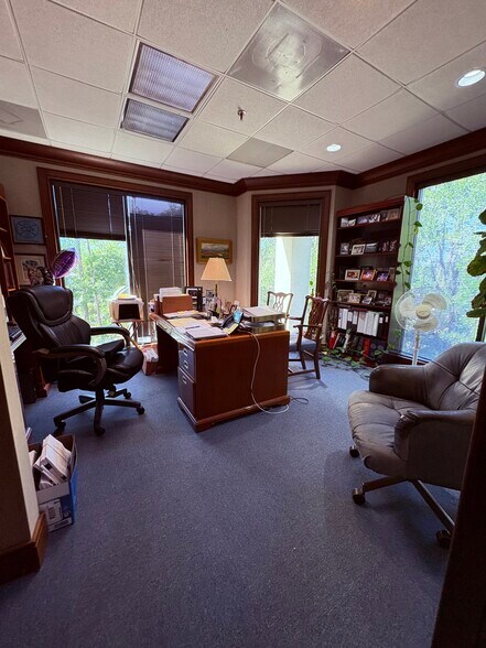 More Photos Of 52 New Orleans Rd, Hilton Head Island Office For Sale