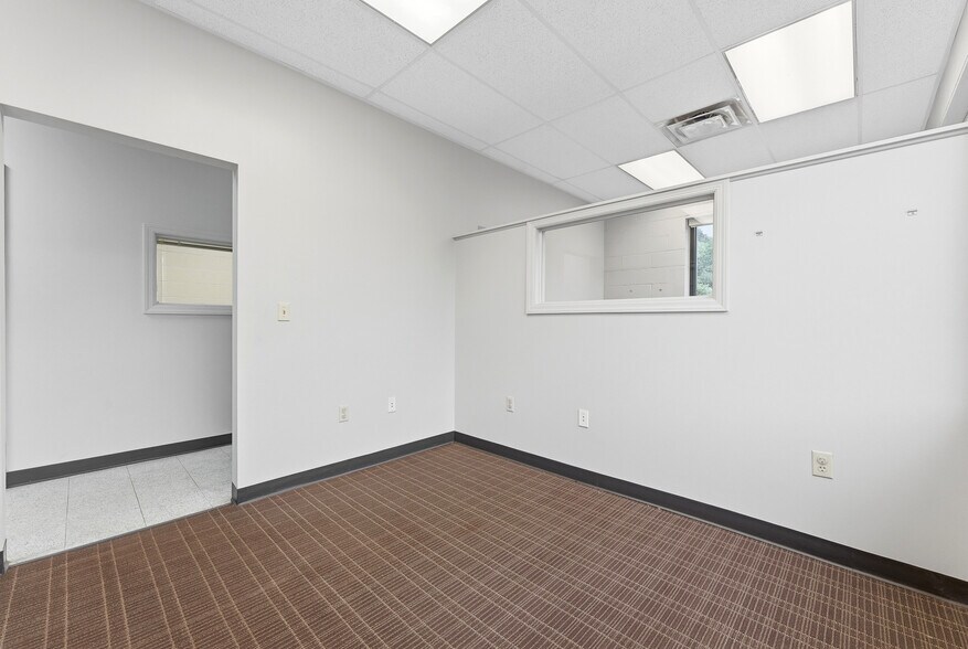 More Photos Of 34 Sterling Dr, Morgantown Flex For Lease