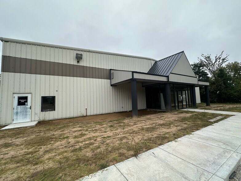 Primary Photo Of 53788 County Road 9, Elkhart Freestanding For Lease