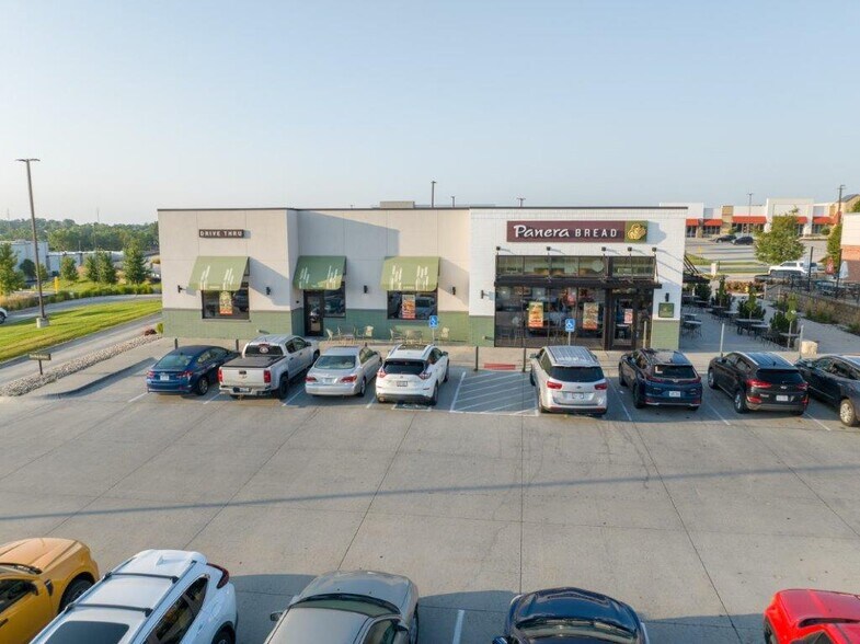 More Photos Of 14901 W Maple Rd, Omaha Restaurant For Sale