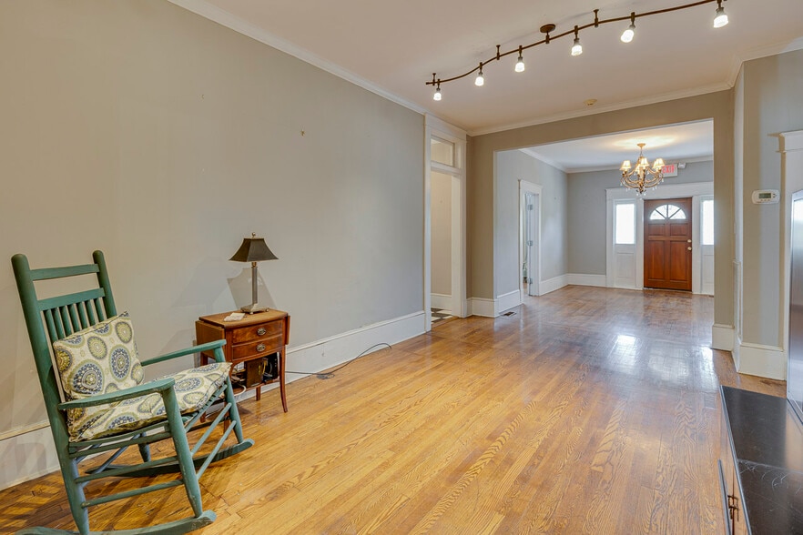 More Photos Of 906 Augusta St, Greenville Office For Sale