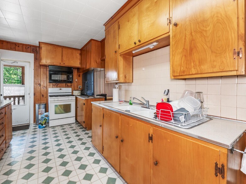 More Photos Of 1791 Superior St, Three Lakes Storefront For Sale