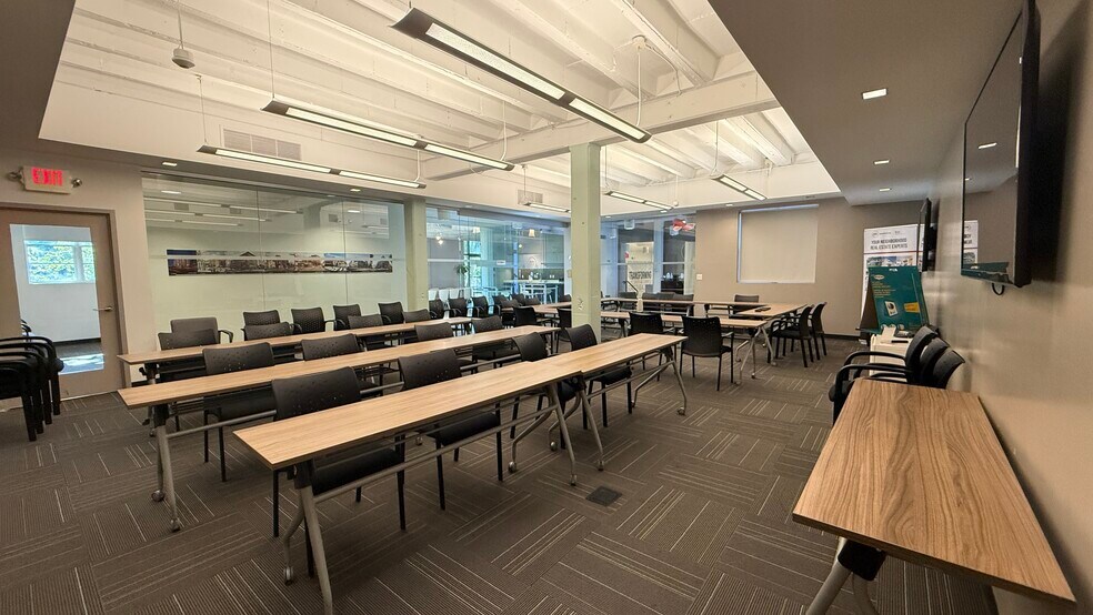 More Photos Of 3401 8th St NE, Washington Warehouse For Lease