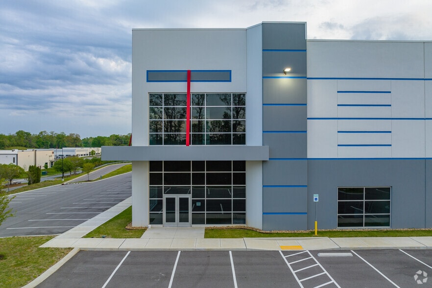 More Photos Of 121 Airpark Ctr E, Nashville Unknown For Lease
