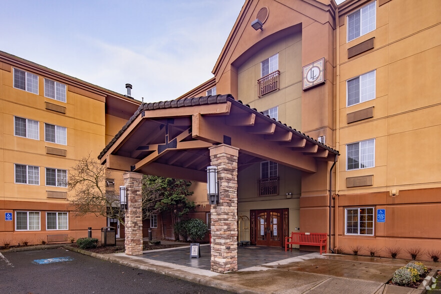 More Photos Of 3133 NE Shute Rd, Hillsboro Hotel For Sale