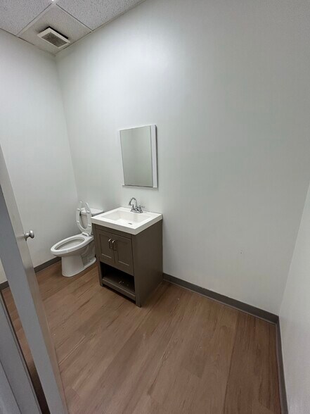 More Photos Of 5055-5061 Kennedy Rd, Forest Park Warehouse For Lease