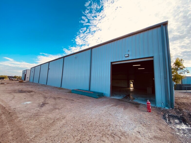 More Photos Of 15064 University Dr, Forney Warehouse For Lease