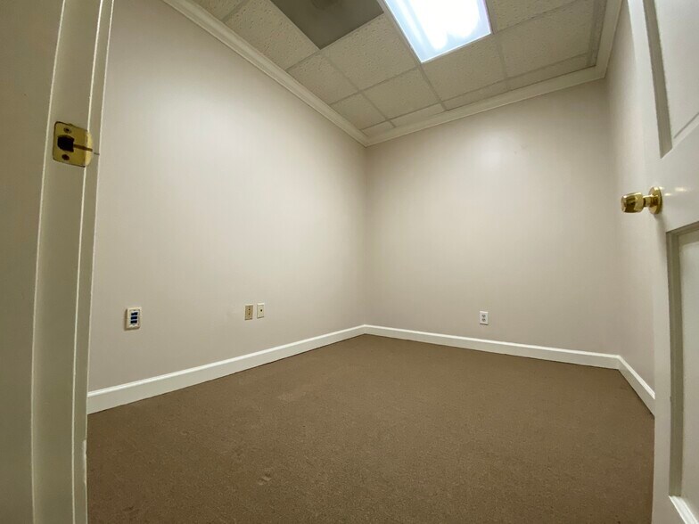 More Photos Of 1776 Old Spring House Ln, Dunwoody Medical For Lease