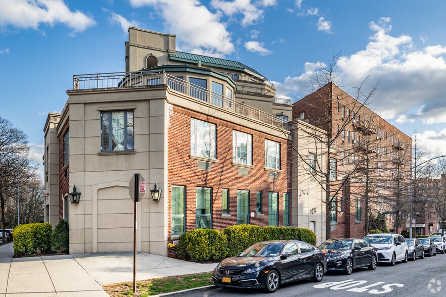 More Photos Of 8330 Kew Gardens Rd, Jamaica Apartments For Sale