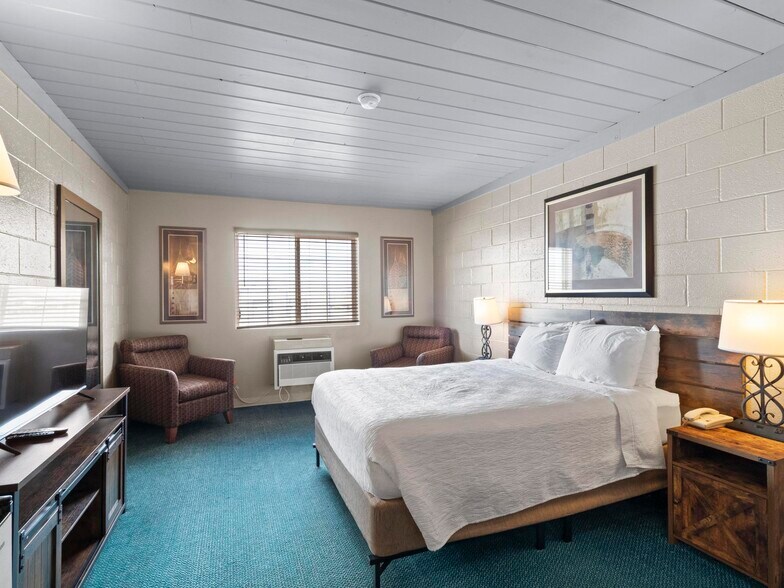 More Photos Of 1904 E Cedar St, Rawlins Hotel For Sale