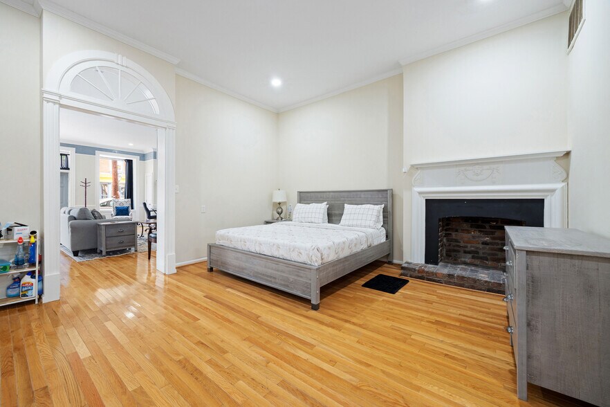 More Photos Of 23-25 W Old St, Petersburg Apartments For Sale