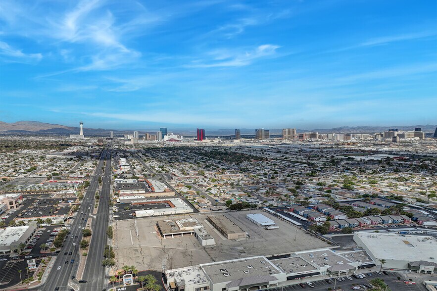More Photos Of 4701 W Sahara Ave, Las Vegas Auto Dealership For Lease