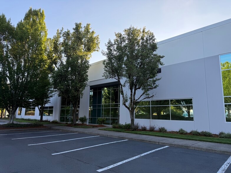 More Photos Of 5216-5228 NE 158th Ave, Portland Warehouse For Lease