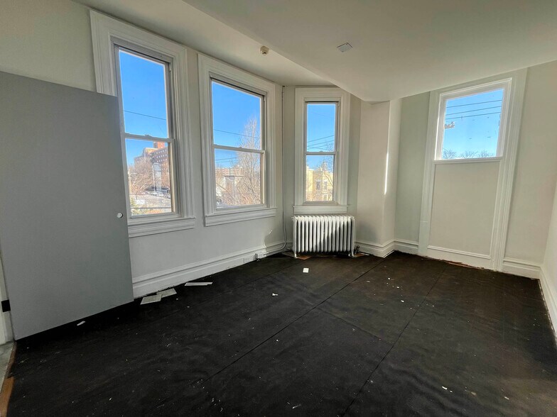 More Photos Of 3818 Roland Ave, Baltimore Office Residential For Sale