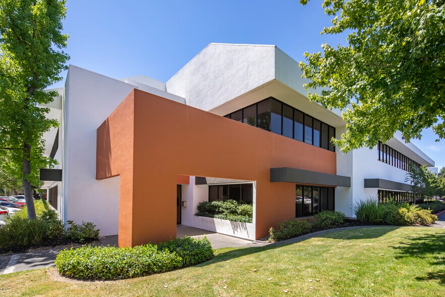 More Photos Of 1451 River Park Dr, Sacramento Office For Lease