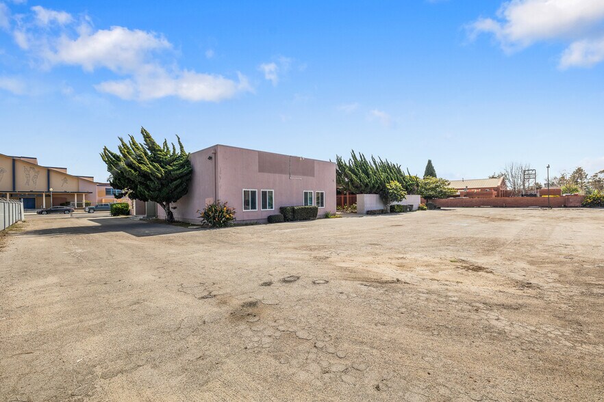 More Photos Of 375 S K St, Oxnard Religious Facility For Sale