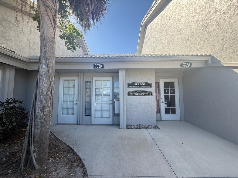 More Photos Of 1531 Tamiami Trl S, Venice Medical For Sale