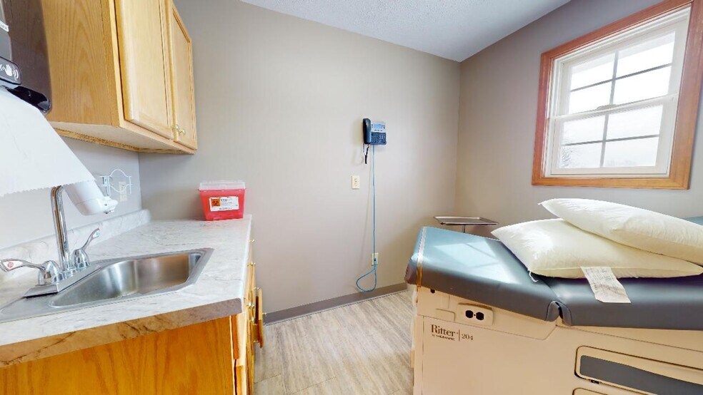 More Photos Of 392 Howard St, Willard Office For Sale