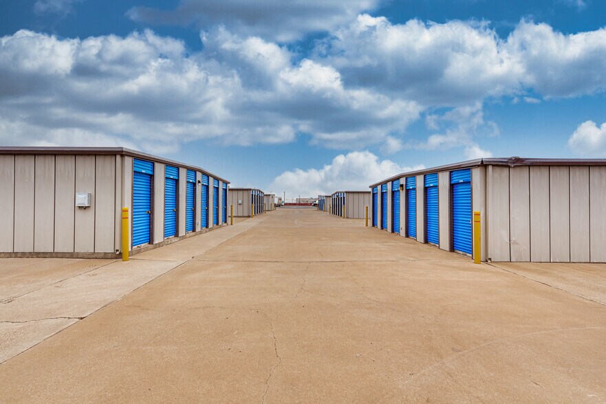 More Photos Of 4415 E 53rd St, Odessa Self Storage For Sale