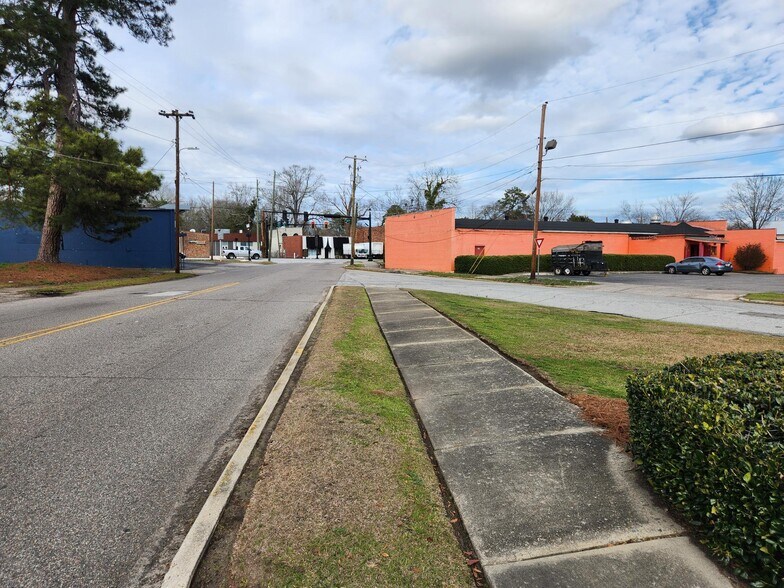 More Photos Of 900 Baker Ave, Augusta Office For Sale