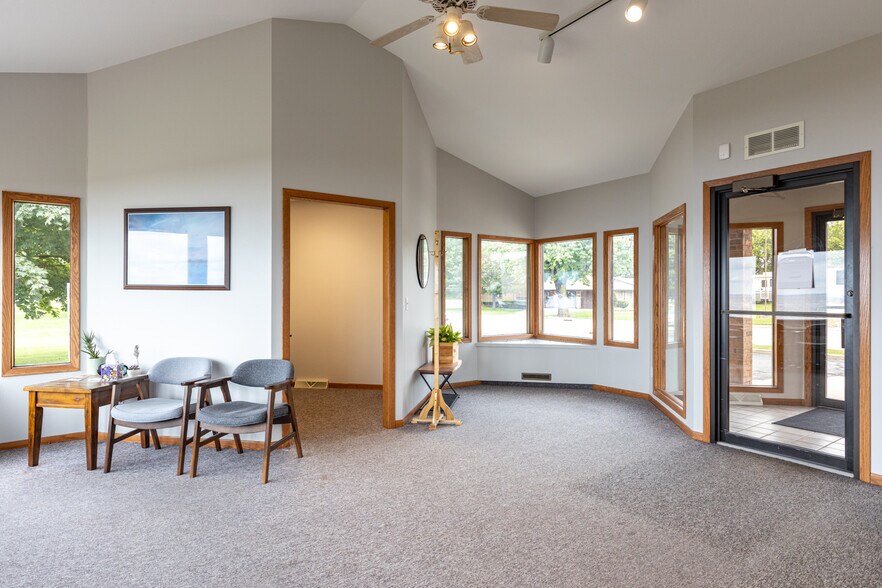 More Photos Of 1650 S Main St, Oshkosh Office For Sale