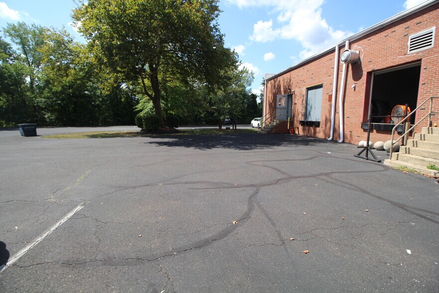 More Photos Of 121 Friends Ln, Newtown Medical For Sale