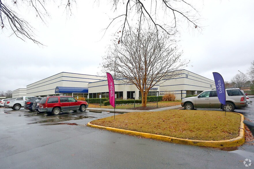 Primary Photo Of 230 Clearfield Ave, Virginia Beach Showroom For Lease