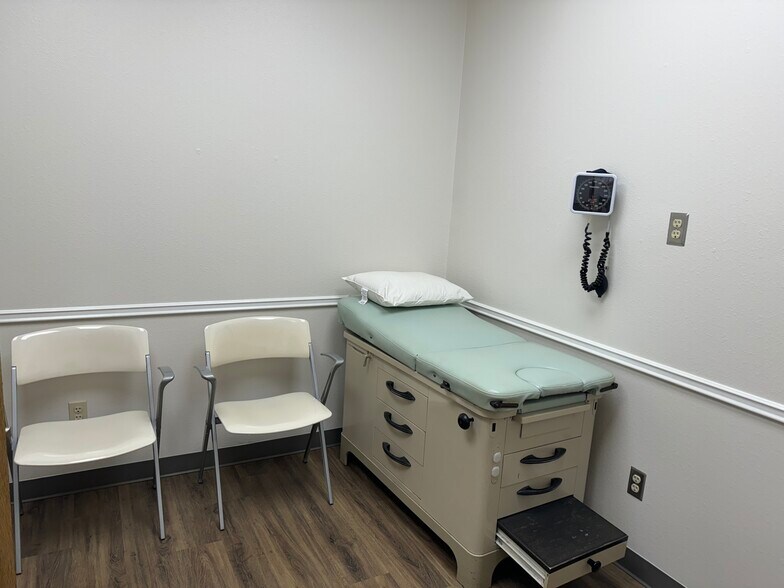 More Photos Of 2503 N US Highway 281, Marble Falls Medical For Lease