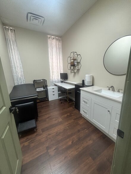 More Photos Of 24001 Orchard Lake Rd, Farmington Hills Medical For Sale