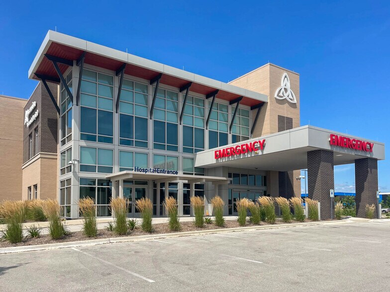 Primary Photo Of 2325 Fox Run Blvd, Waukesha Hospital For Sale
