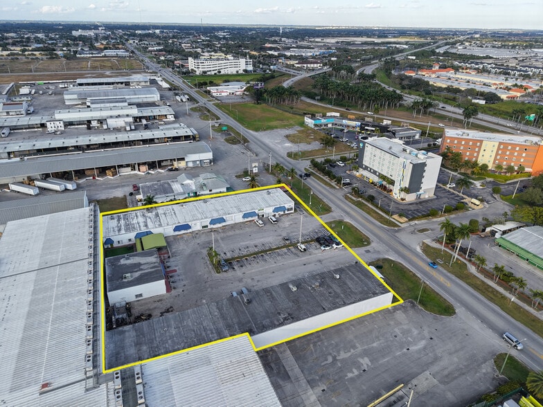 More Photos Of 210 N Krome Ave, Florida City Showroom For Sale