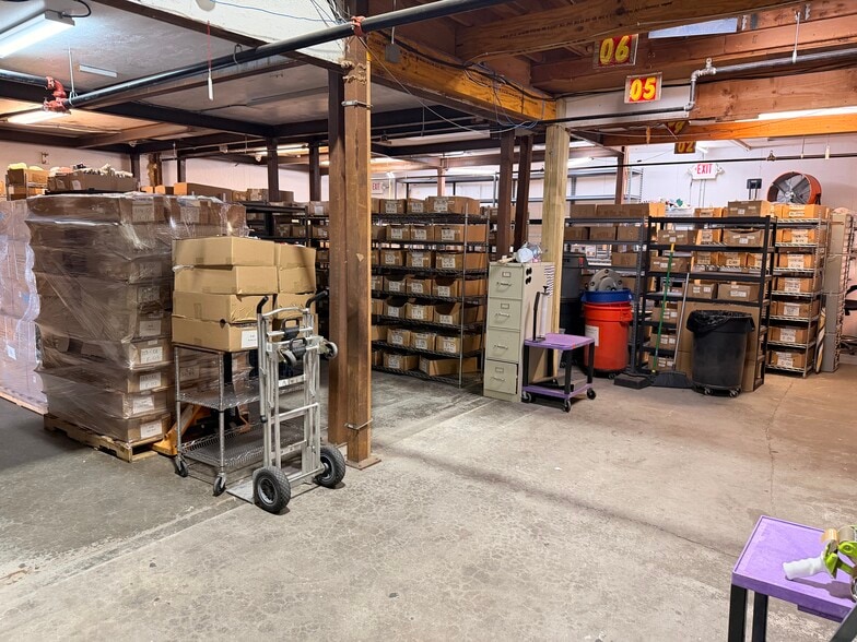 More Photos Of 3533-3539 Lawson Blvd, Oceanside Warehouse For Lease