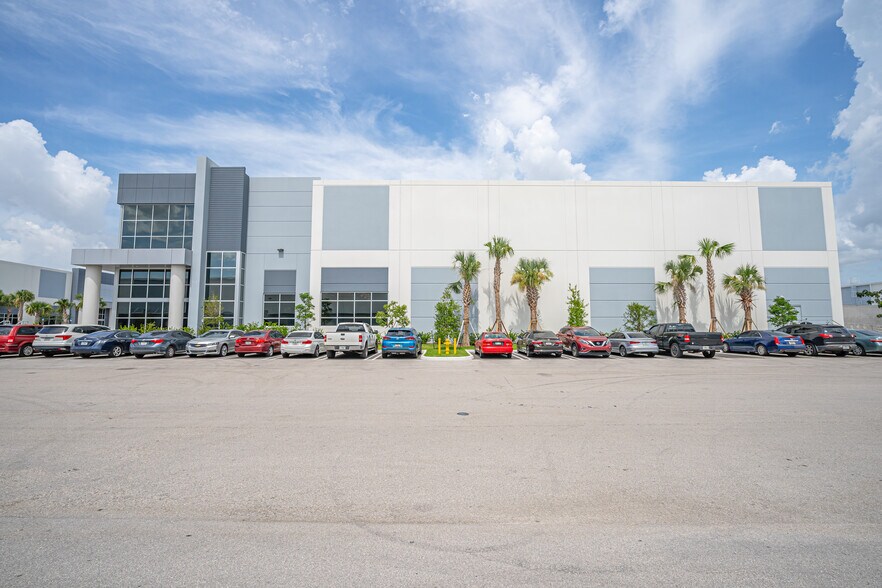 More Photos Of 1620 NW 215th St, Miami Gardens Unknown For Lease