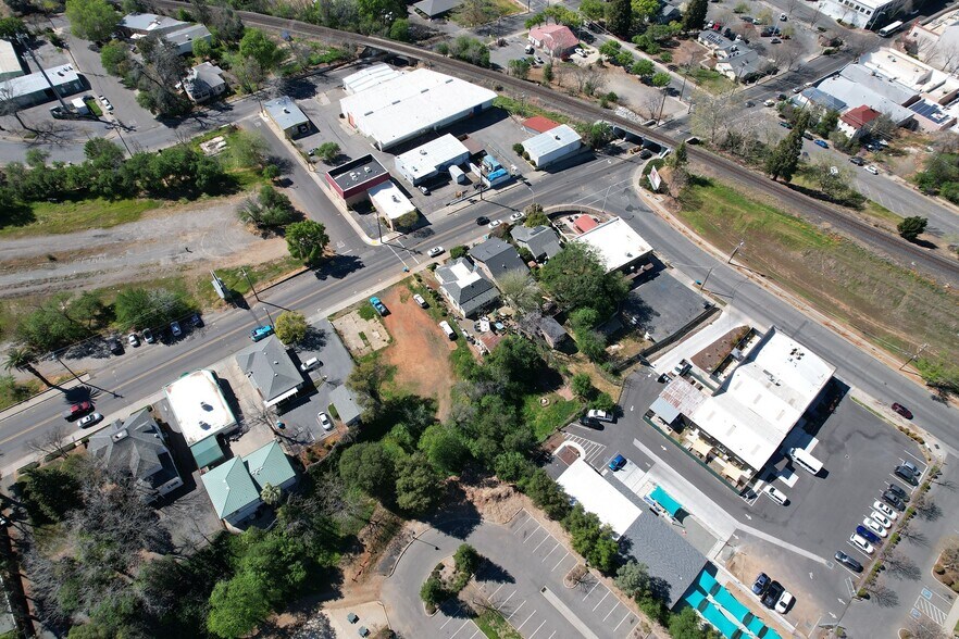 More Photos Of 2075 Baldwin Ave, Oroville Flex For Lease