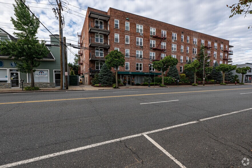 More Photos Of 504 Merrick Rd, Lynbrook Apartments For Sale