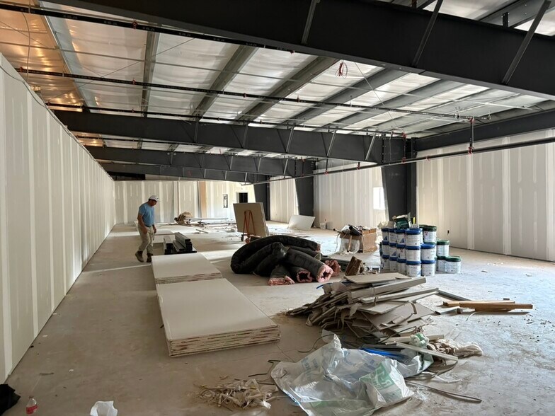 More Photos Of 17 Industrial dr, New Britain Manufacturing For Lease