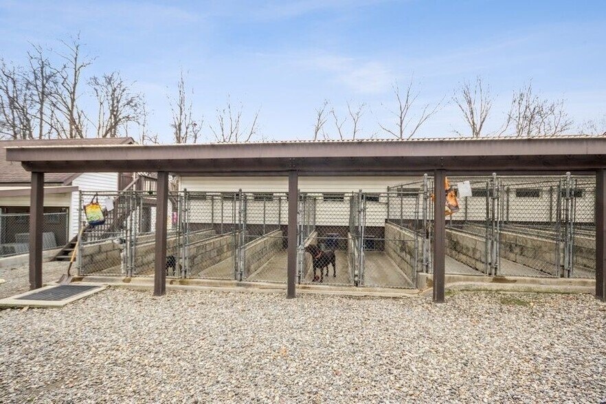 More Photos Of 109-111 N Cross Rd, Lagrangeville Veterinarian Kennel For Sale