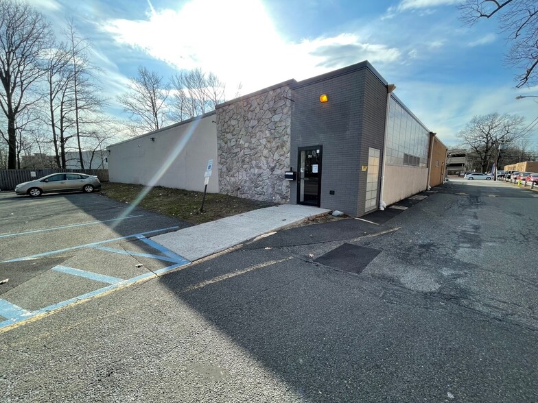 Primary Photo Of 352 Evelyn St, Paramus Warehouse For Lease