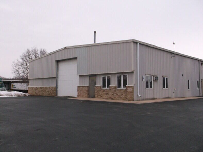 Primary Photo Of 2750 Universal St, Oshkosh Warehouse For Lease