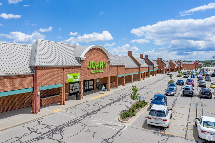 More Photos Of 4850-5070 S 74th St, Greenfield Freestanding For Lease