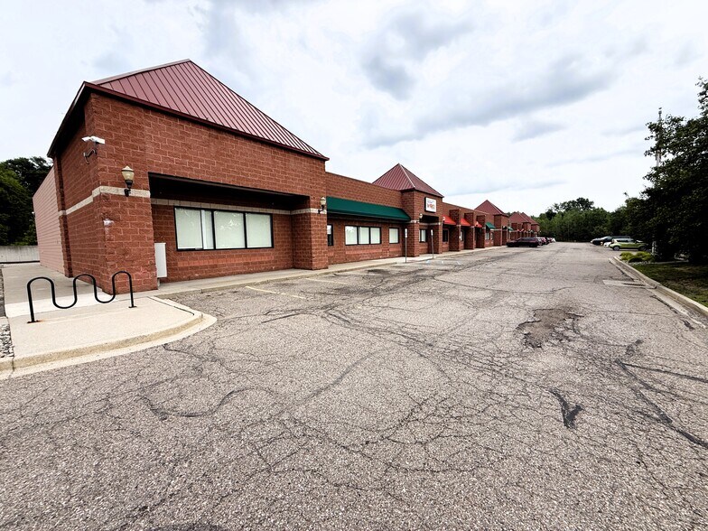 More Photos Of 1821 N Perry St, Pontiac Unknown For Lease