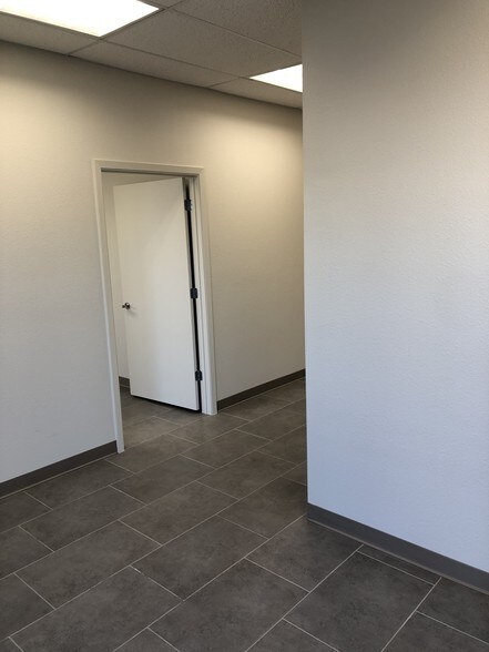 More Photos Of 12112 Roxie Dr, Austin Light Manufacturing For Lease