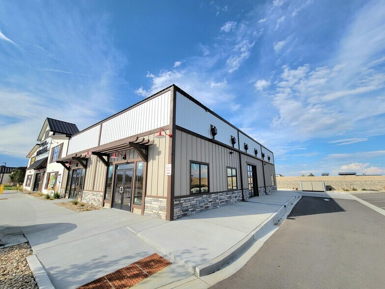 More Photos Of 2116 Picture Point Drive Dr, Windsor Storefront Retail Office For Lease