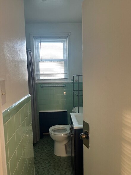 More Photos Of 49 Mays Landing Rd, Somers Point Office Residential For Lease