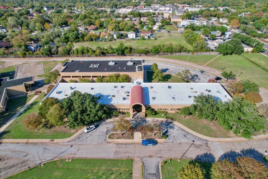 More Photos Of 2909 S Hampton Rd, Dallas Medical For Sale