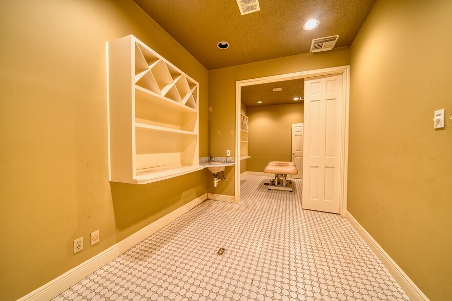 More Photos Of 2805 Center St, Deer Park Storefront Retail Office For Sale