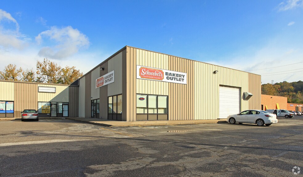 More Photos Of 5345 Canal Rd, Valley View Flex For Lease