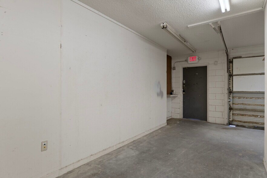 More Photos Of 377 Highway 40 W, Inglis Flex For Lease