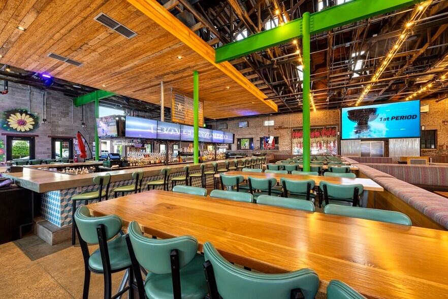 More Photos Of 1000 Foch St, Fort Worth General Retail For Sale